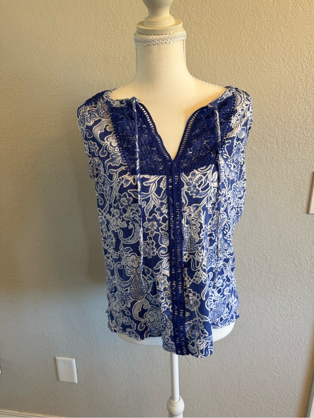 Rafaella Blue and White Lace-Trim Floral Camisole
